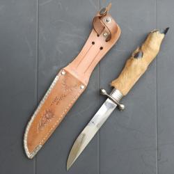 Couteau Poignard de chasse ou de vénerie poignée patte de cervidé avec étui cuir, souvenir de voyage