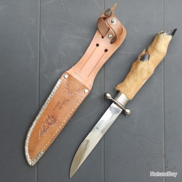 Couteau Poignard de chasse ou de vénerie poignée patte de cervidé avec étui cuir, souvenir de voyage