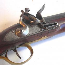 Ancien et beau fusil  à silex très bon état, voir marquages