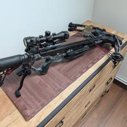 Arbalète à poulies Tactical Barnett TS380 380 fps 200 lbs avec bandoir à manivelle neuve + 12 fleche