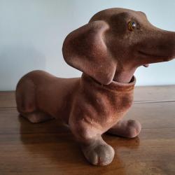 CHIEN  " TECKEL " PENDULAIRE Ann&eacute;e 1960 ..