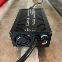 Chargeur batterie lithium POWEE neuf