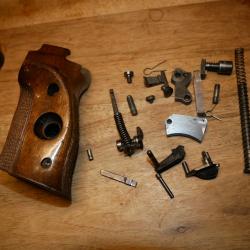 Lot de pièces de pistolet BERETTA 76 en 22 LR