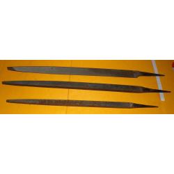 OUTILS EN METAL AVEC LIMES D'ORIGINE MILITAIRE EN LOT DE 3 PIECES  , DIMENSION MAXI 41 CM  ,POIDS DU