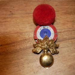 Insigne pompon grande tenue d'un képi 1884, train des équipages
