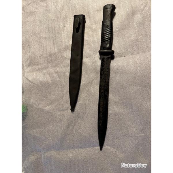 baonnettes allemande 84/98 et une LEBEL