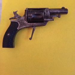 Vend Revolvers Bull-DogCalibre 320 a ressorts 4 fonctions.Marque artisanale Belge ou Liegeoise.
