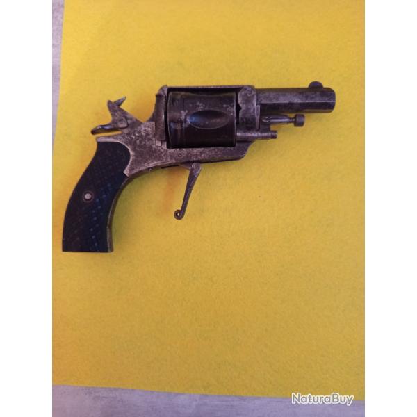 Vend Revolvers Bull-DogCalibre 320 a ressorts 4 fonctions.Marque artisanale Belge ou Liegeoise.
