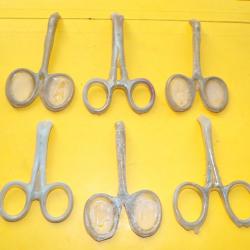 SERVICE DE SANTE : LOT DE 6 PETITES PINCES DU SERVICE DE SANTE DE L'ARMEE FRANCAISE , FABRICATION FR