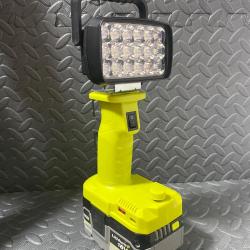 Projecteur/chargeur USB compatible batterie ryobi 18v