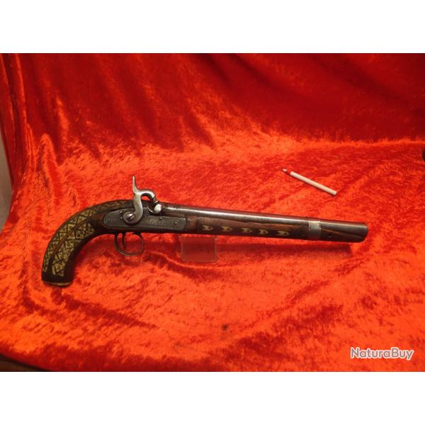 Grand Pistolet avec incrustations et gravure. Il fonctionne le chien croche