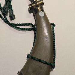 Poire à poudre en corne bec verseur doseur n°6