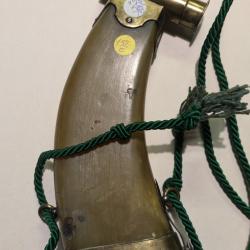 Poire à poudre en corne bec verseur doseur n5