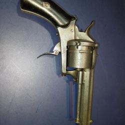 Revolver à carcasse fermée type lefaucheux à broche calibre 7mm