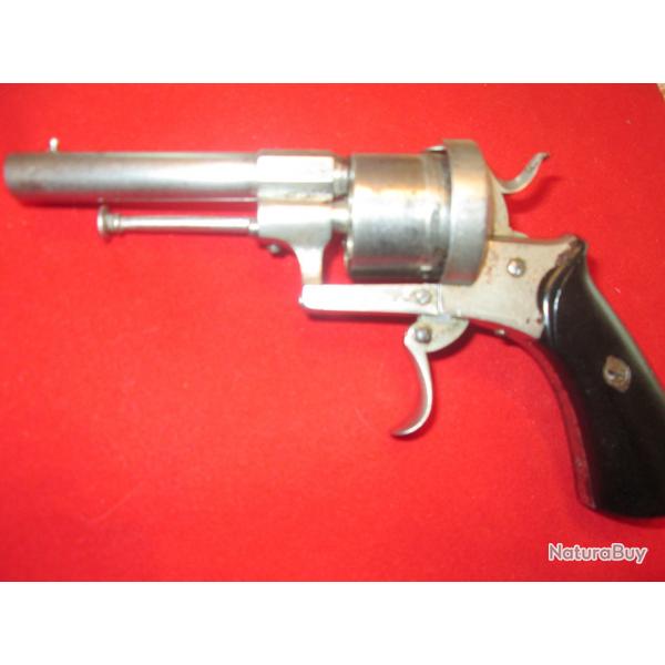 REVOLVER  A BROCHES  CALIBRE 9 MM