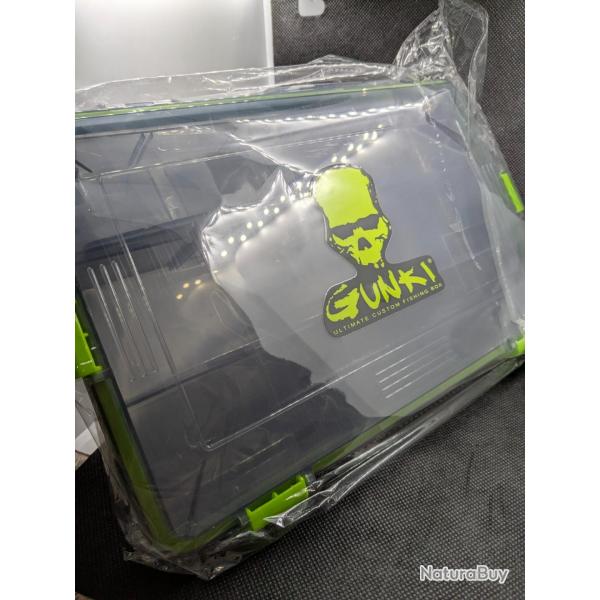 Lot 311 / GUNKI BOX tanche, environ 28 x 18 x 4.5.(environ) / rangement matriels ou leurres ...