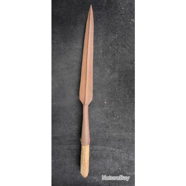 fer de pique rvolutionnaire 1792 marque A (N?) et une partie originale de hampe en bois  facettes