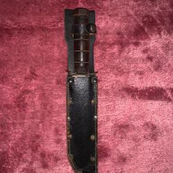 Poignard style Ka Bar , marqué US 42 .