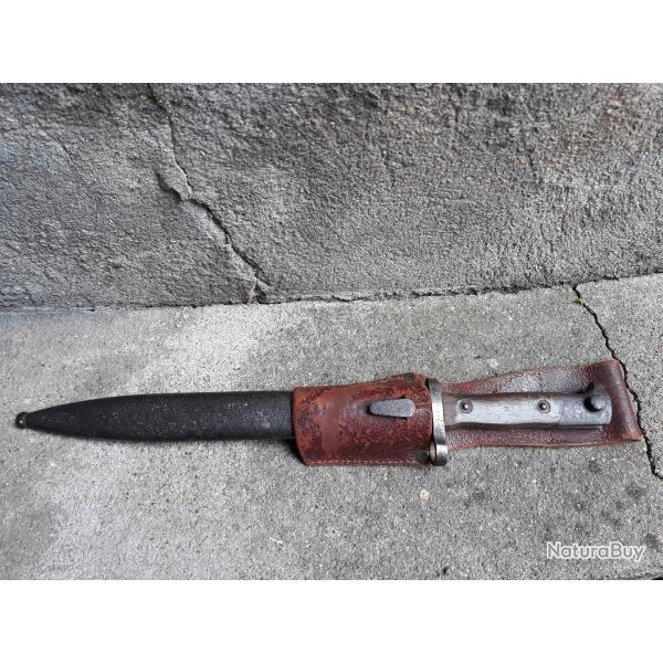 baionnette avec fourreau et cuir a identifier