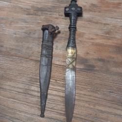 Dague ethnique origine à identifier