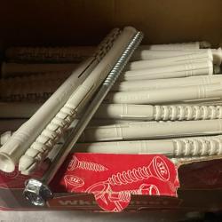 50 chevilles + vis 10x160