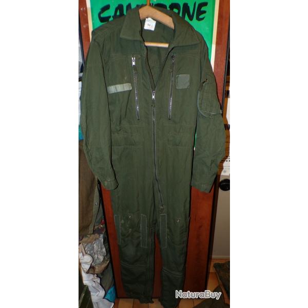 COMBINAISON DE L'ARMEE DE L'AIR FRANCAISE ,  TAILLE 96 L  LONGUEUR TOTALE 160 CM LARGEUR AUX AISSELL