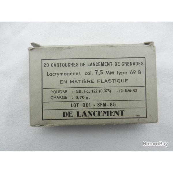 boite en carton  vide pour cartouches de grenades lacrymognes cal.7,5 type 69 B.