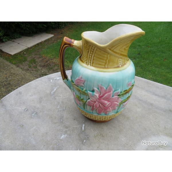 Ancien pichet en barbotine, modle Narcisses - Mouzin-Lecat H22Cm - Belgique (Vers 1870)