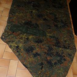 1/2 TOILE DE TENTE DE L'ARMEE ALLEMANDE EPOQUE APRES GUERRE , 2 SOLDATS AVAIENT CHACUN UN 1/2 DE TEN