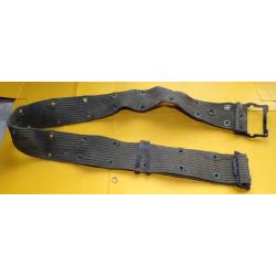 CEINTURON ABIME EN TISSU DE L'ARMEE FRANCAISE , LONGUEUR 100 CM  VENDU DANS L' ETAT TRES MOYEN  VOIR