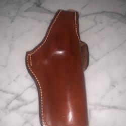 Superbe holster Vintage pour un revolver , je pense Smith et Wesson mais à vérifier .