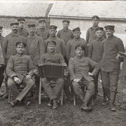CPA -Photo - Un Groupe Soldats Allemands - N&deg;4166