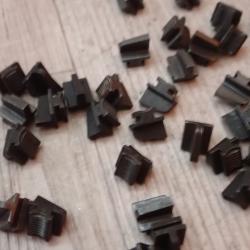 Lot de 2 guidons de pistolet ou fusil suisse à identifier