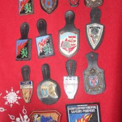 Lot 12 insignes de Sapeurs Pompiers  et 2 écussons