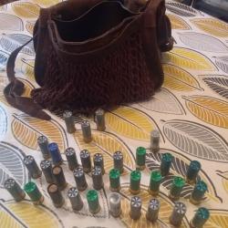 Carnier de chasse avec une trentaine de cartouches