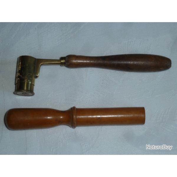 Ancienne dosette  poudre et 1 Bourroir en buis