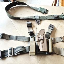 Holster de cuisse type Beretta avec porte chargeur et porte lampe.