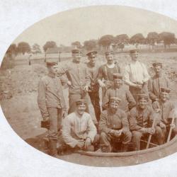 CPA -  Un Groupe Soldat Allemand - N°4180