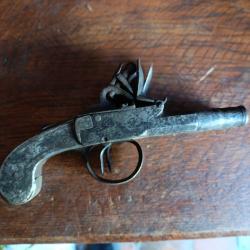 Pistolet a silex canons juxtaposés