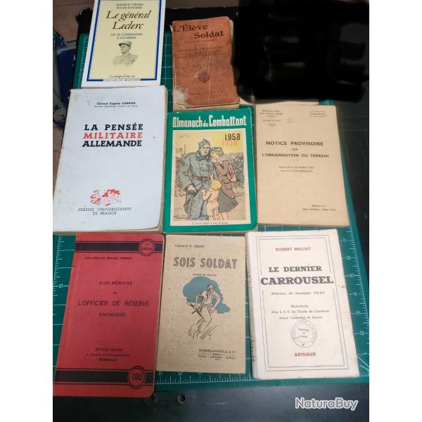 Lot de 8 livres militaires, notices, aide-mmoire,etc..