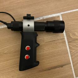 CAG Gangsta Grip avec Surefire 660 repro