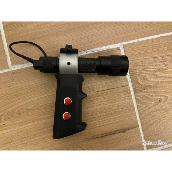 CAG Gangsta Grip avec Surefire 660 repro