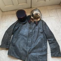 Pompier tenue de feu, casque dhuizon, kepi vers 1950