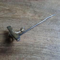 &eacute;pingle attache avion military bi plan