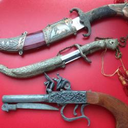 Lot Piraterie décoration Pistolet silex Couteaux