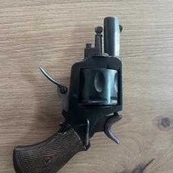 Revolver belge buldog