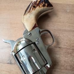 Plaquettes de crosse en corne de cerf montées a l'origine sur  COLT SA 1873 1ère generation