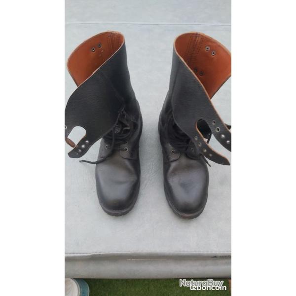 Paire de rangers , arme francaise , pointure 43