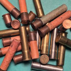 Un lot de divers cartouches Flobert a plomb ou a balle dont une rare suisse