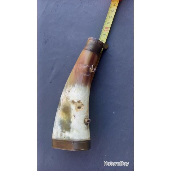 Petite poire  poudre ( ou  plombs ) en corne , incomplte